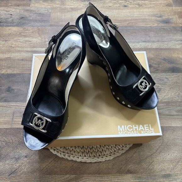 Michael Kors Black Platform Wedges Open Toe Slingback Shoes Size 9 Charm Logo - Picture 8 of 16